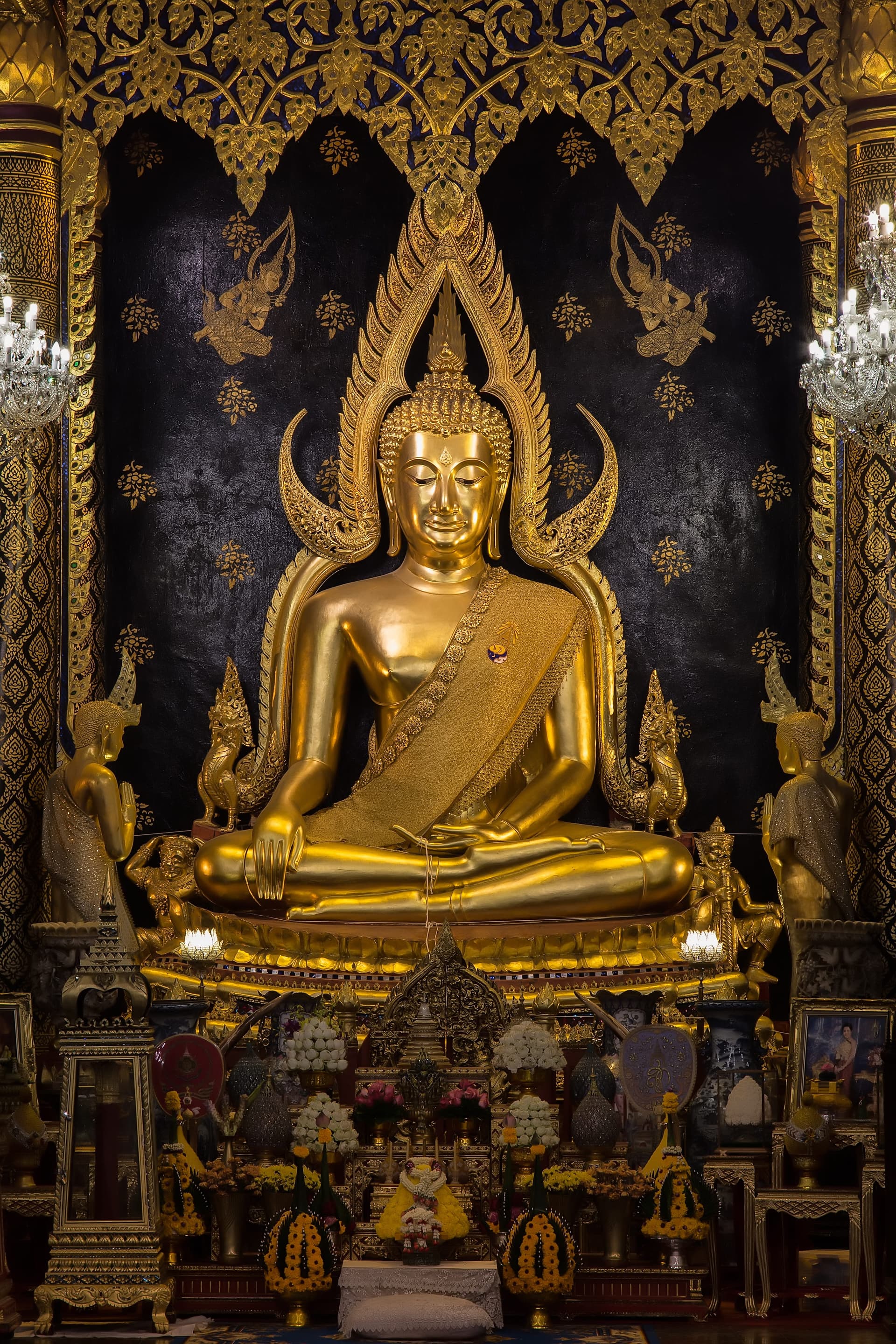 phra-buddha-chinnarat-phitsanulok-thailand-8583f675ab1f2341c5759dfbd1b6b2cc
